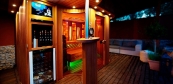 Exteriérová sauna s barovym pultom, s barovou chladničkou