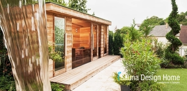 Komortná vonkajšia sauna vo wellness záhrade