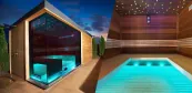 Exteriérová fínska sauna so svetelnou teraiou