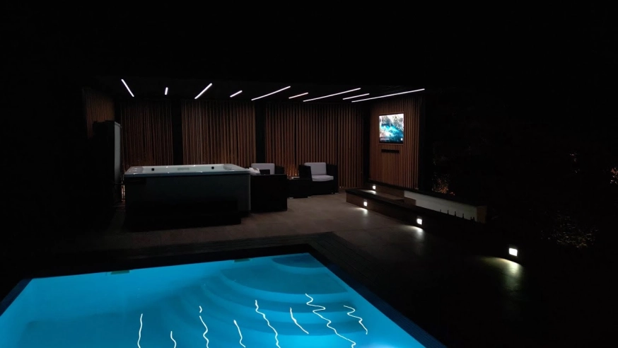 Wellness, sauna, vírivka, bazén! - Zabudni každodenný život, hoci každý deň