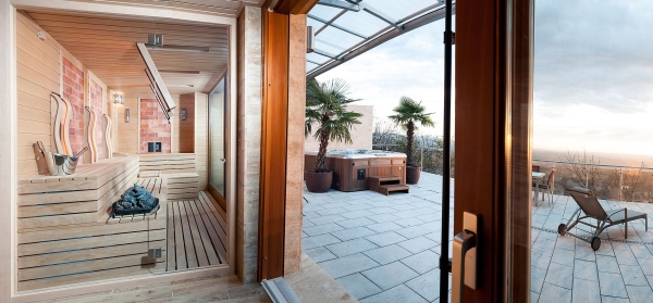 Wellness záhrada, kombinovaná sauna, plánovanie a stavba sauny v jednej ruke